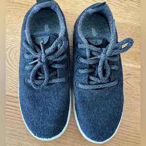 Allbirds women tennis shoes , size 5. Worn once